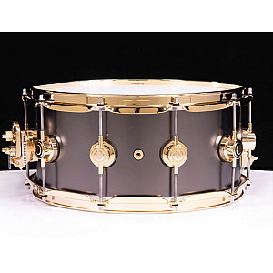 DW Collector's DRVD6514SVGBK Satin Black Over Brass 14x6.5 inch Snare Drum, Gold Hardware