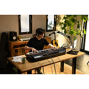 Yamaha PSR SX920 61 key Digital Arranger Keyboard with Double Stand and Softcase